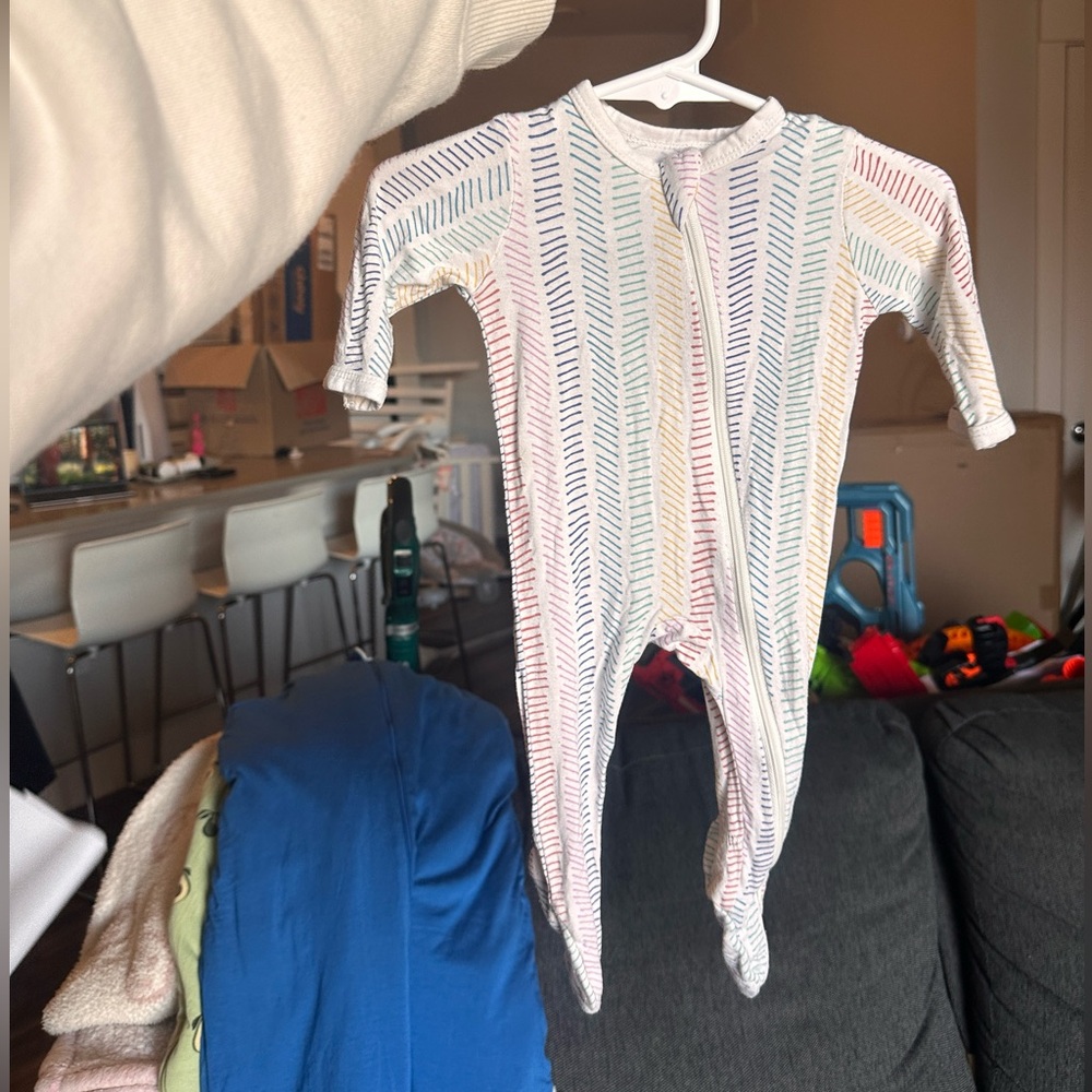 KYTE Baby Rainbow Herringbone Zippered Footie Sz. 0-3 months